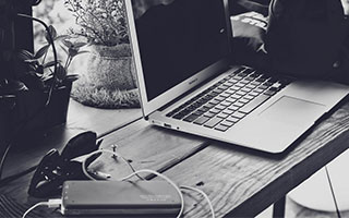 袁姗姗梁博“滚出滚回” 引领娱乐圈风潮