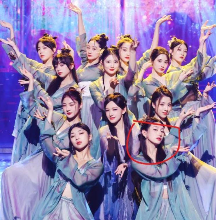 黄晓明新恋情 胡冉儿 黄晓明感情史_娱乐圈公布恋情的明星