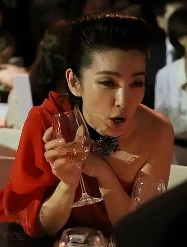 女明星娱乐排行榜_娱乐圈女明星酒量排行_酒桌女神酒量排名