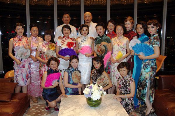 直击明星生日趴奢靡场面:大小S制服秀色诱老公